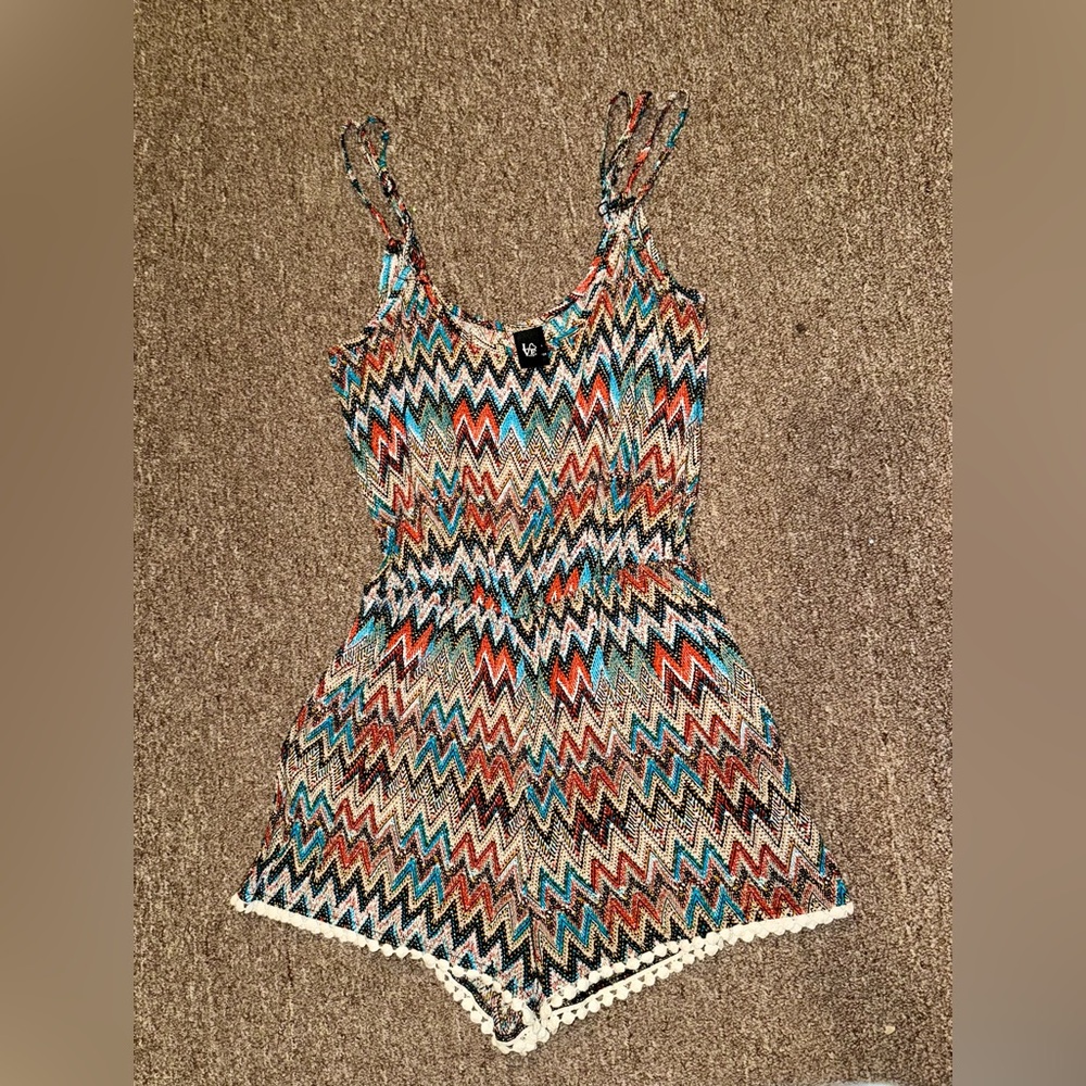 NWOT Love Tease colorful boho romper, size S. Excellent condition